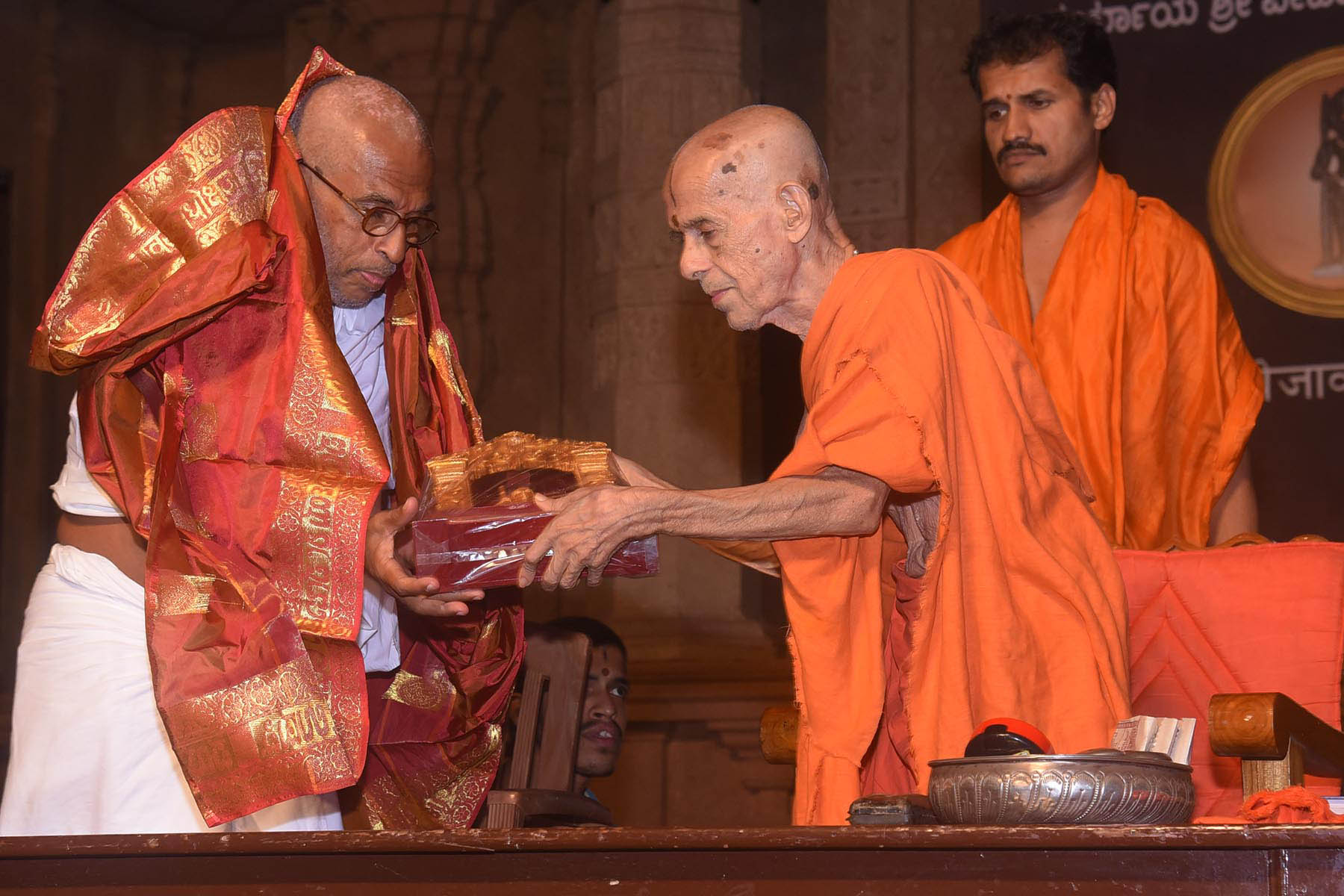 ಕಾಲ್ನಡಿಗೆಯಲ್ಲಿ ದೇಶ ಸುತ್ತಿ ಬಂದ ಕೆದಿಲಾಯರಿಗೆ ಅಭಿನಂದನೆ